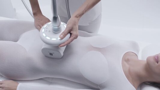 La science derrière le palper-rouler mécanique de l’endermologie.