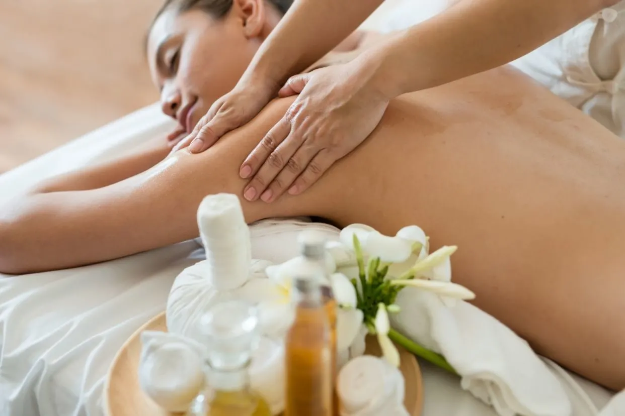 Les bienfaits méconnus du massage sur la qualité du sommeil.